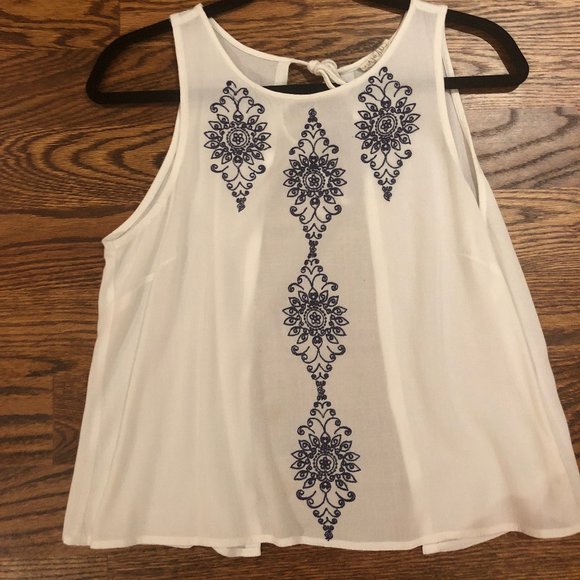 White sleeveless tank top w navy embroidering - Picture 2 of 3